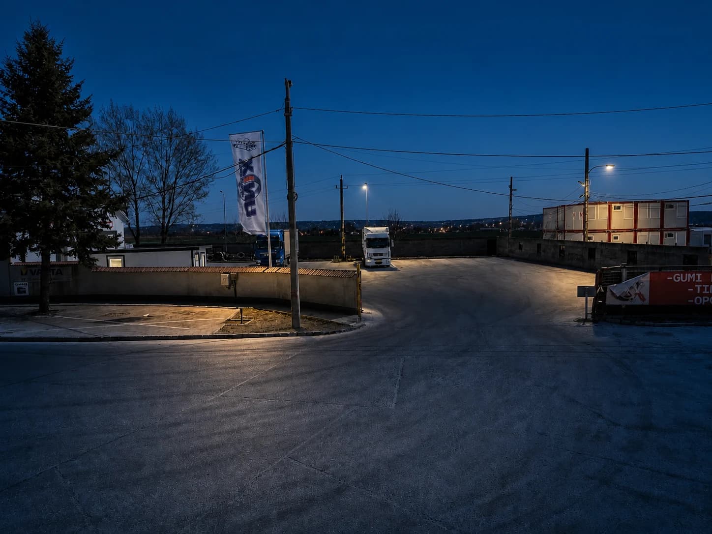 Elkülönített hűtős kamionos részleg